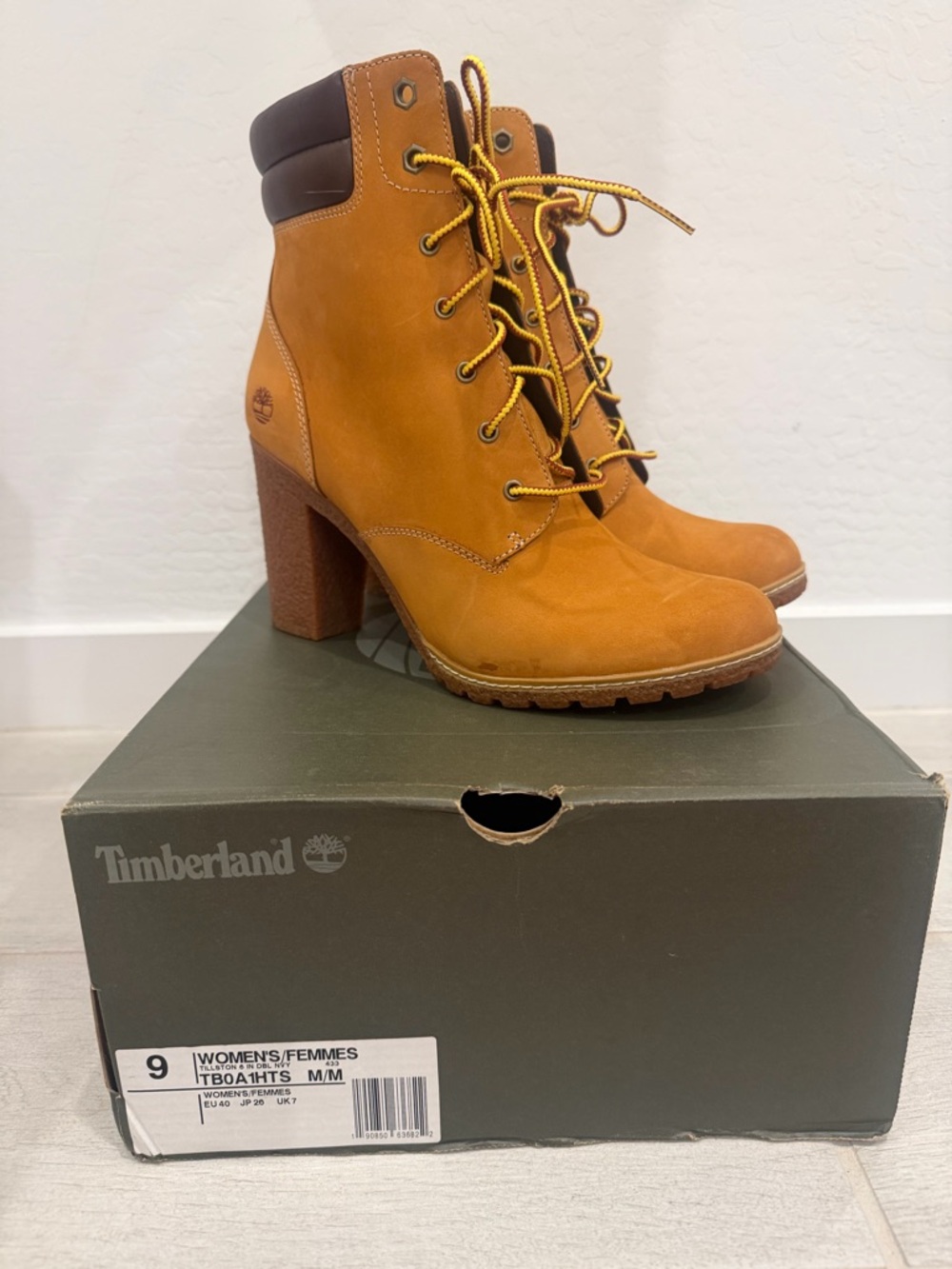 Timberland Women's Honey Nubuck Lace-Up Block Heel Boots